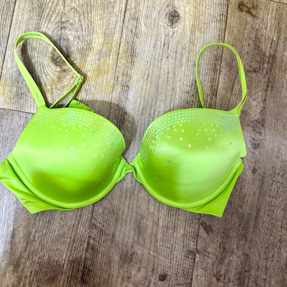 Worn 2 times. Victorias Secret very sexy push up bra